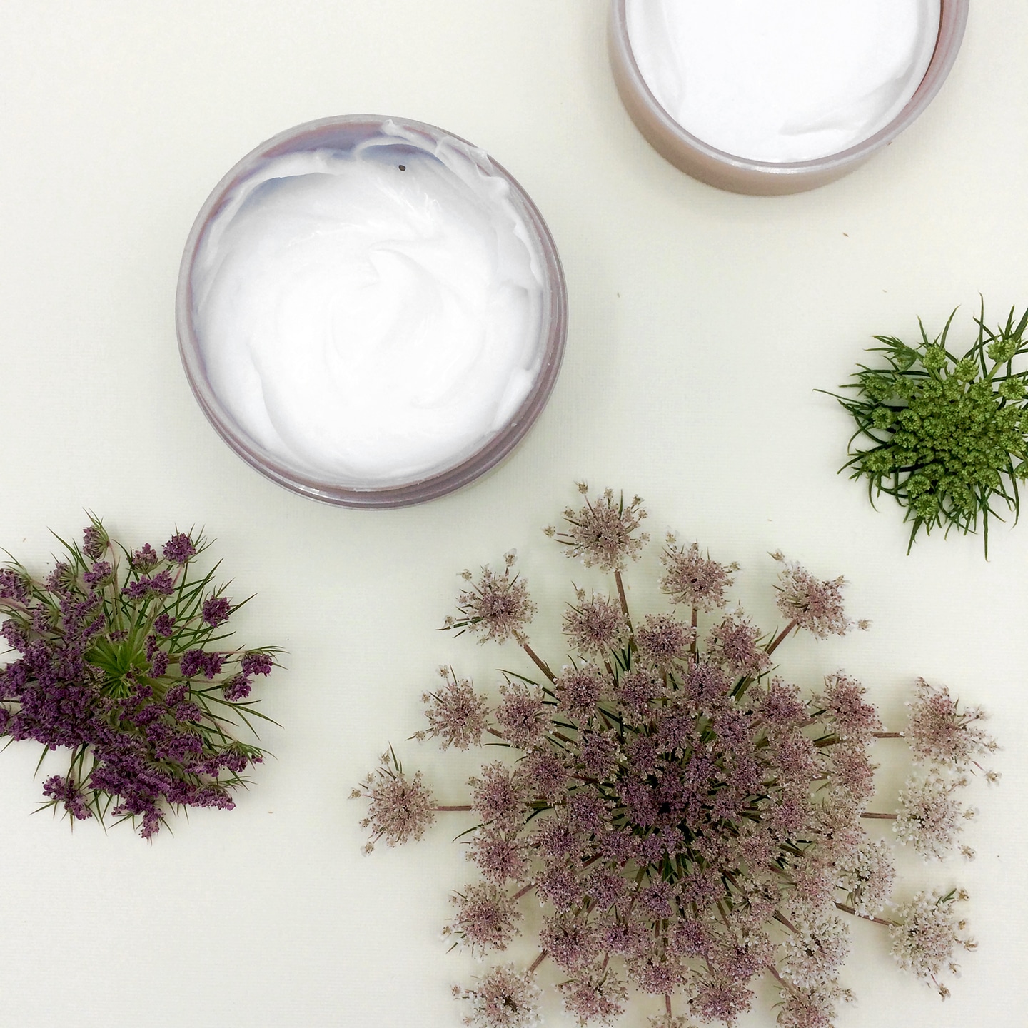 Dit hår arbejder hårdt for dig hele ugen, og nu er det tid til at gøre gengæld med Nu Skin® ReNu Hair Mask.